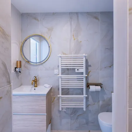 Le Requiem -terrasse -climatisation -gare